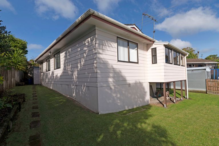 Photo of property in 53 Lavelle Road, Henderson, Auckland, 0612