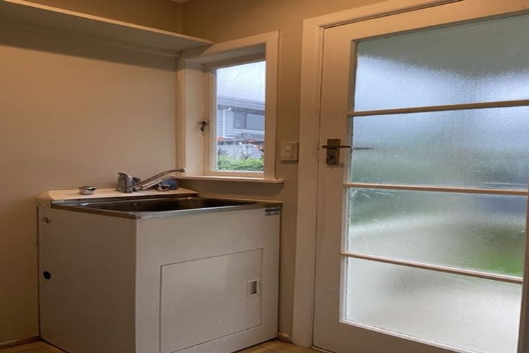 Photo of property in 12 Malcolm Place, Mangere East, Auckland, 2024