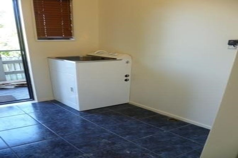 Photo of property in 3 Thalia Place, Totara Vale, Auckland, 0629