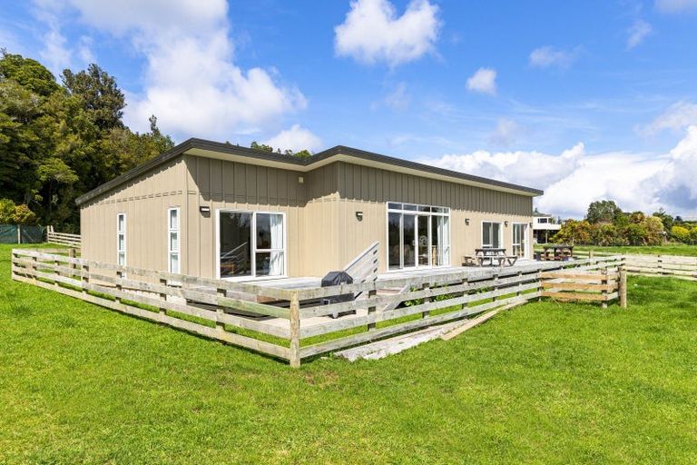 Photo of property in 2 Sarona Park Drive, Omanawa, 3171