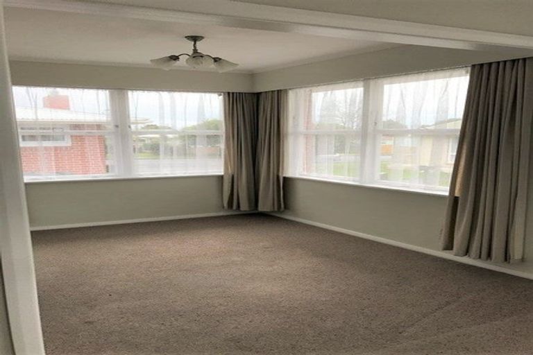 Photo of property in 4 Royal Place, Levin, 5510