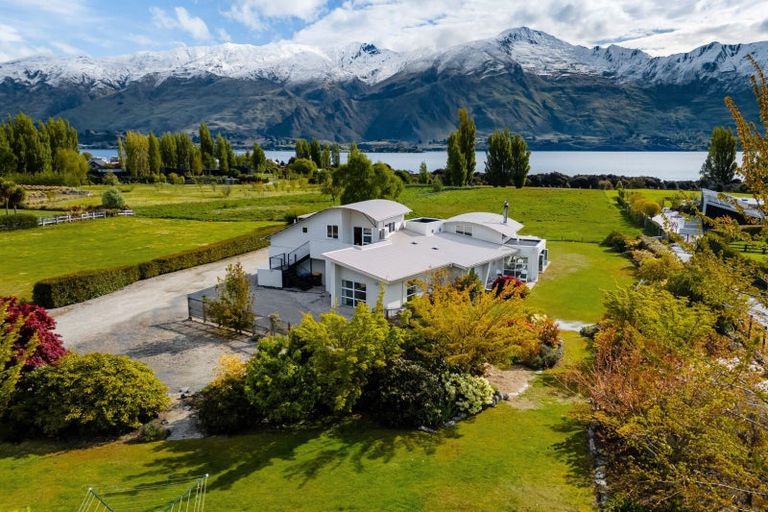 Photo of property in 302 Beacon Point Road, Wanaka, 9305