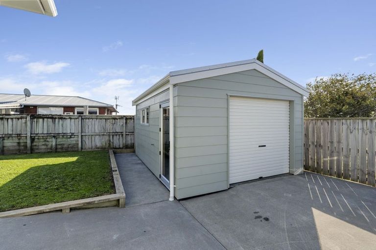 Photo of property in 7c Fairview Place, Westown, New Plymouth, 4310