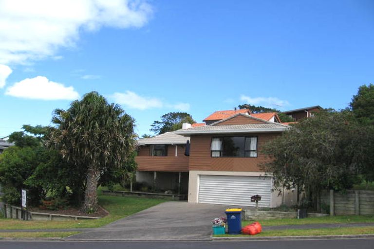 Photo of property in 1/30 Bronzewing Terrace, Unsworth Heights, Auckland, 0632