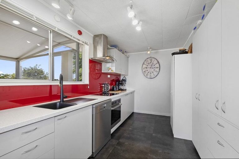 Photo of property in 11 Virginia Place, Whalers Gate, New Plymouth, 4310