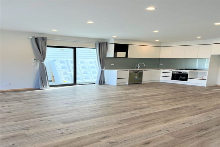 Photo of property in 17b Lavery Place, Sunnynook, Auckland, 0632