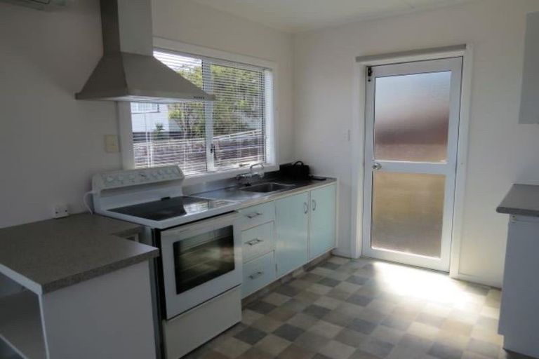 Photo of property in 39a Simons Street, Moturoa, New Plymouth, 4310