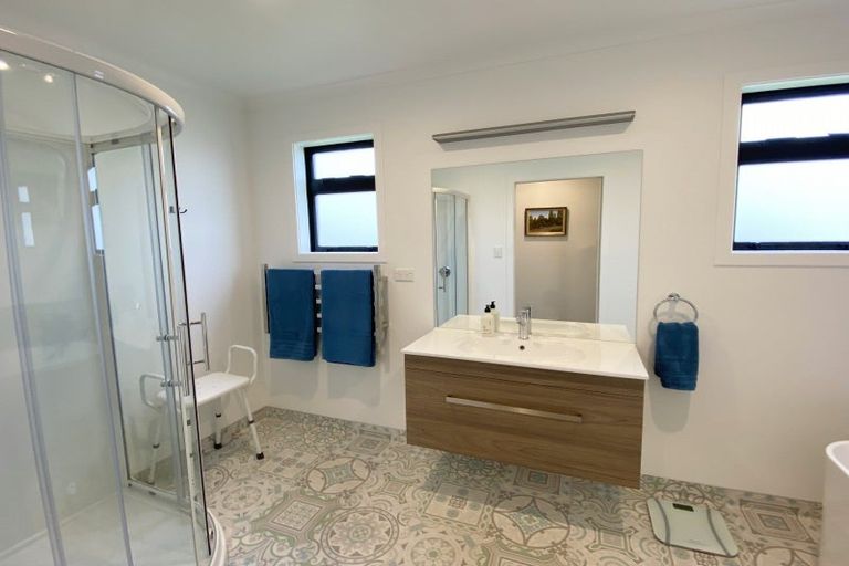 Photo of property in 152 Gladstone Road, Levin, 5571