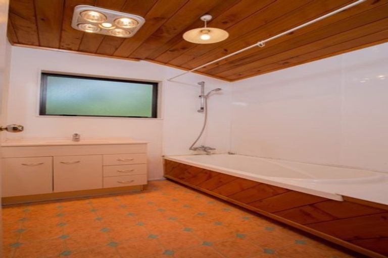 Photo of property in 8b Capricorn Place, Glen Eden, Auckland, 0602