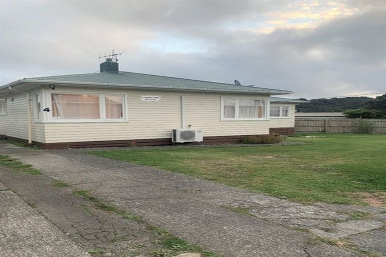 Photo of property in 4 Castlerea Street, Wainuiomata, Lower Hutt, 5014