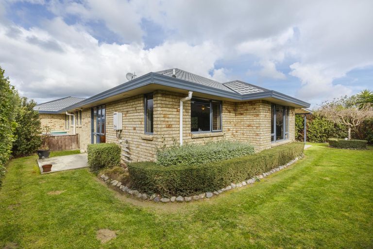 Photo of property in 25 Boston Parade, Kelvin Grove, Palmerston North, 4414