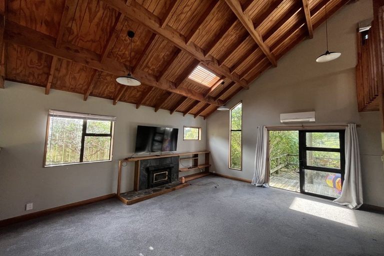 Photo of property in 11 Richmond Hill, Glenside, Wellington, 6037