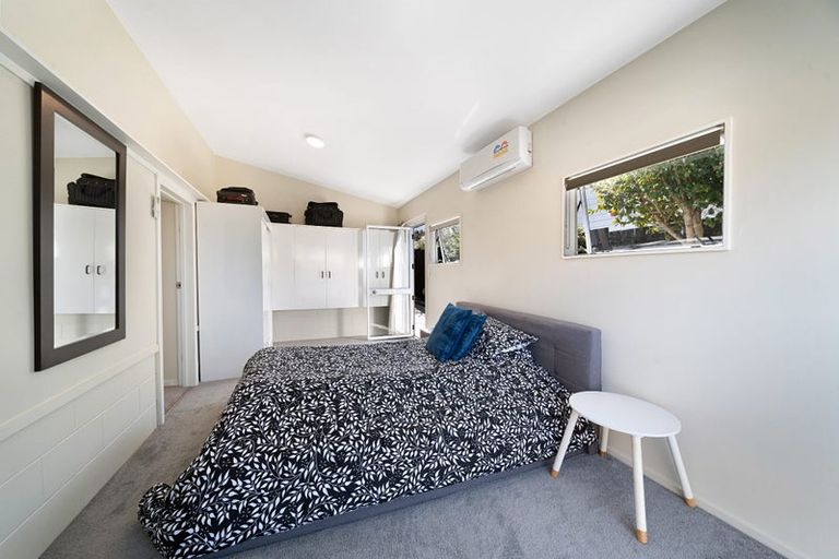 Photo of property in 1 Riesling Place, Henderson, Auckland, 0612