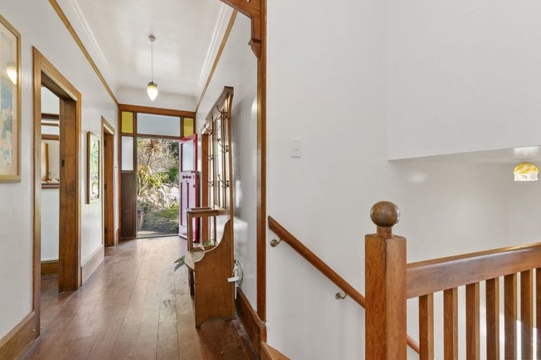 Photo of property in 45 Palliser Road, Roseneath, Wellington, 6011