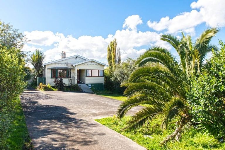 Photo of property in 61 Rua Road, Glen Eden, Auckland, 0602