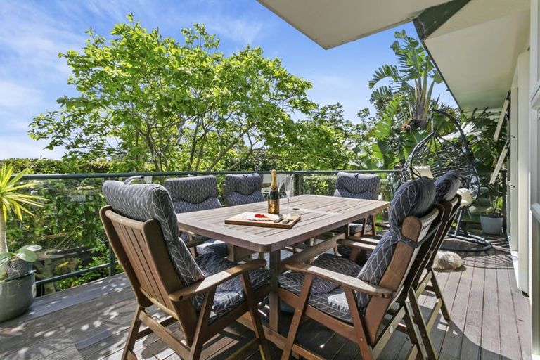 Photo of property in 2/130 Sandspit Road, Shelly Park, Auckland, 2014