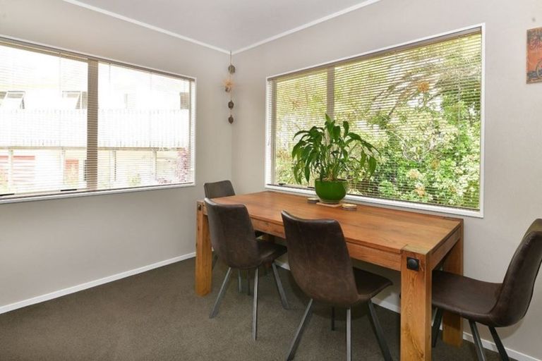 Photo of property in 11a Greta Place, Stanmore Bay, Whangaparaoa, 0932