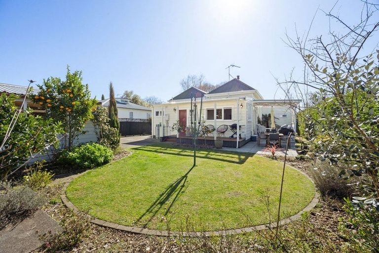 Photo of property in 31 Clare Street, Cambridge, 3434