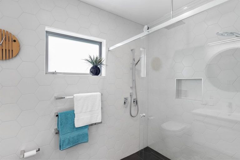 Photo of property in 221 Houghton Bay Road, Houghton Bay, Wellington, 6023