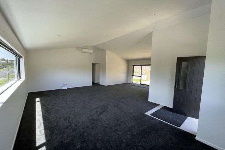 Photo of property in 10 Whakawhiti Street, Marfell, New Plymouth, 4310