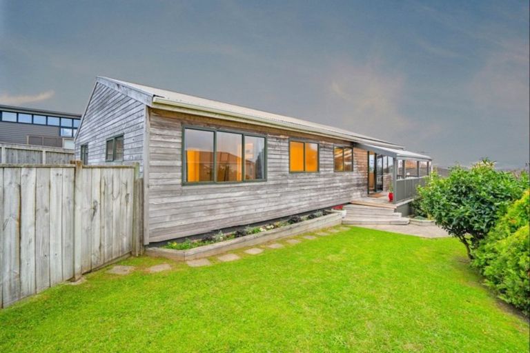 Photo of property in 19a Huia Street, Waikanae, 5036