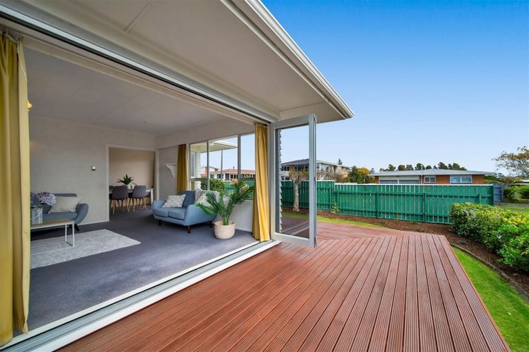 Photo of property in 43 Nevada Drive, Merrilands, New Plymouth, 4312