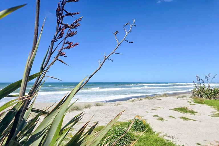 Photo of property in 213 Pukehina Parade, Pukehina, 3189