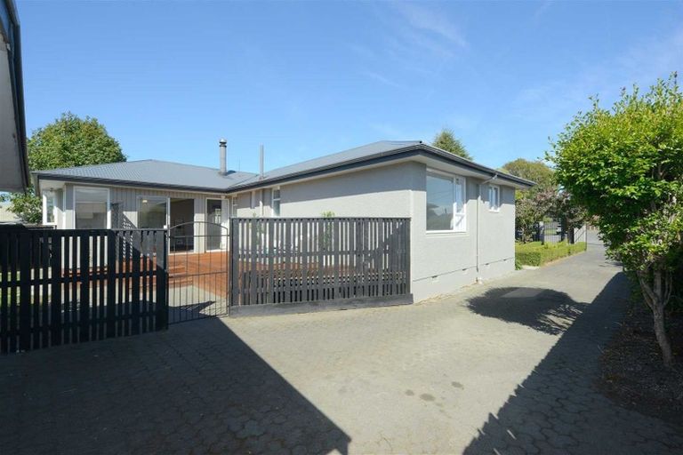 Photo of property in 39 Middlepark Road, Sockburn, Christchurch, 8042