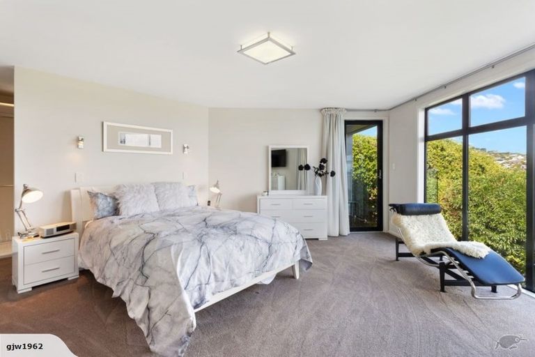 Photo of property in 9 Inverness Lane, Redcliffs, Christchurch, 8081