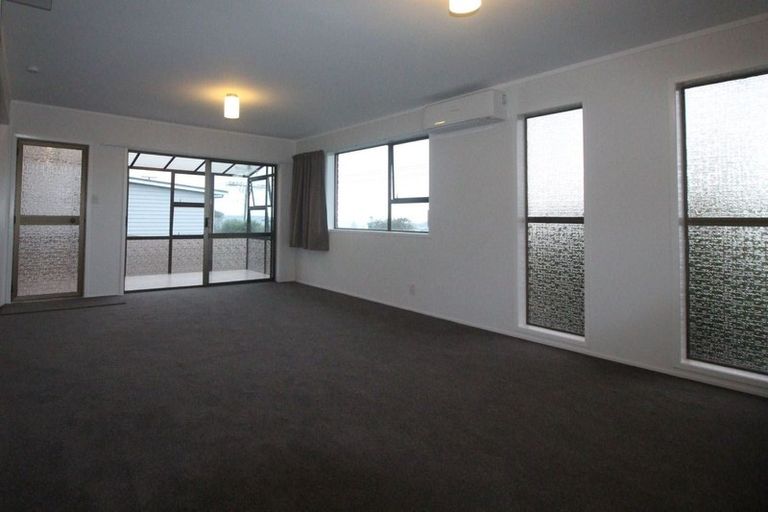 Photo of property in 1/21 Kiteroa Terrace, Rothesay Bay, Auckland, 0630