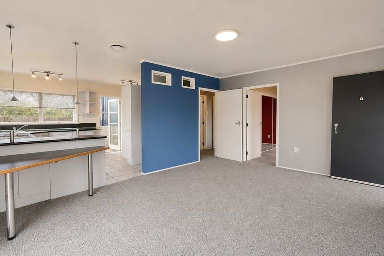 Photo of property in 2/66 Becroft Drive, Forrest Hill, Auckland, 0620