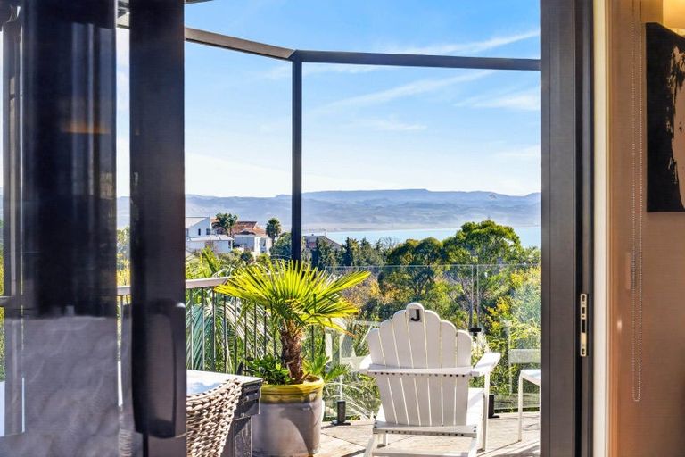 Photo of property in 8 Selwyn Road, Hospital Hill, Napier, 4110