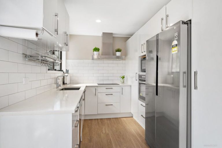 Photo of property in 26 West Harbour Drive, West Harbour, Auckland, 0618