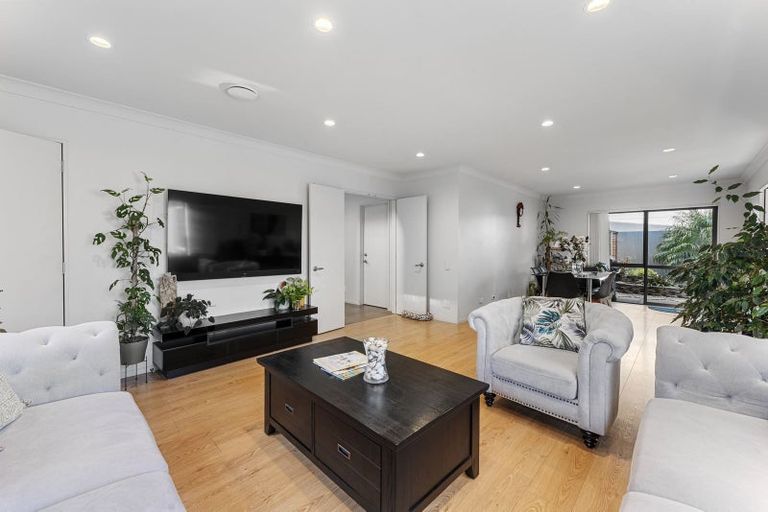 Photo of property in 8 Scotsmoor Drive, Wattle Downs, Auckland, 2103