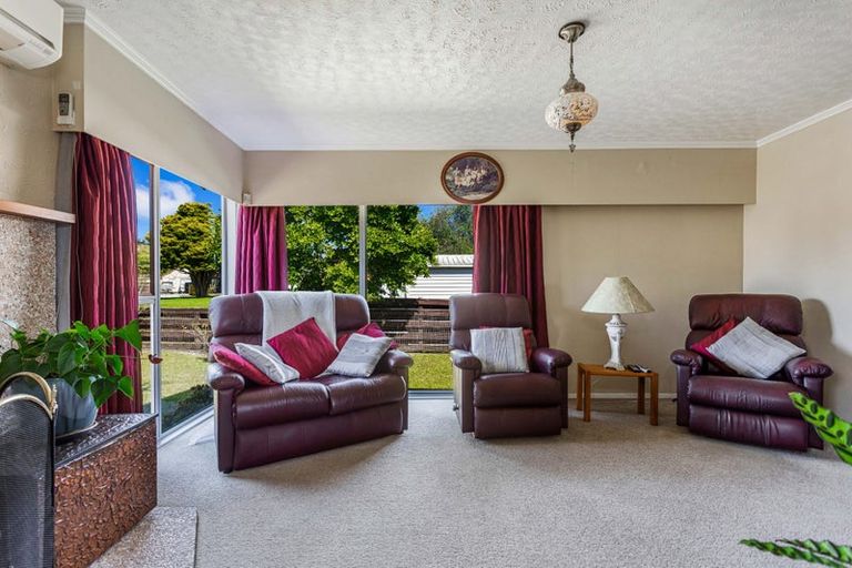 Photo of property in 11 Newland Grove, Henderson, Auckland, 0610