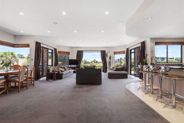 Photo of property in 11 The Esplanade, Huntington, Hamilton, 3210