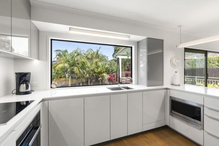 Photo of property in 11 Holyoake Place, Chatswood, Auckland, 0626