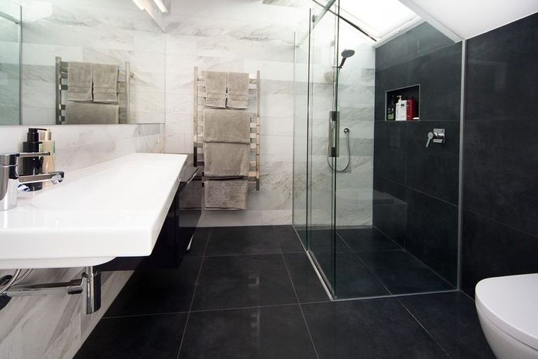 Photo of property in 145 Queen Street, Northcote Point, Auckland, 0627