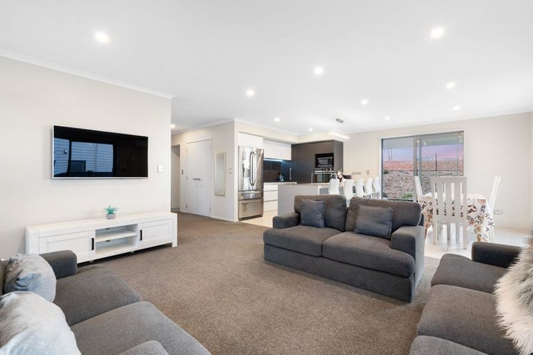 Photo of property in 28 Resolution Drive, Gulf Harbour, Whangaparaoa, 0930