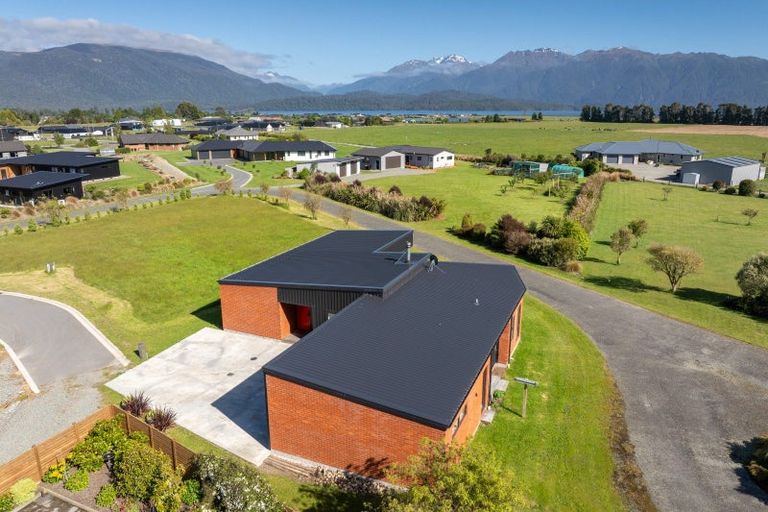 Photo of property in 35 Paton Place, Te Anau, 9600