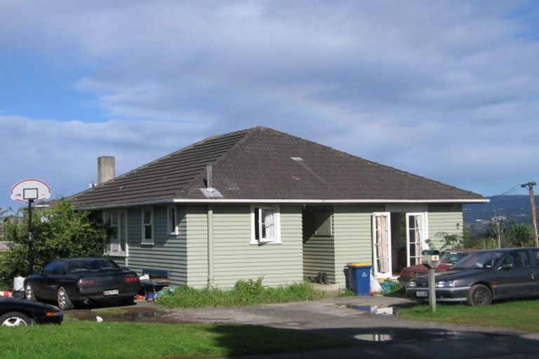 Photo of property in 1 Donovan Avenue, Massey, Auckland, 0614