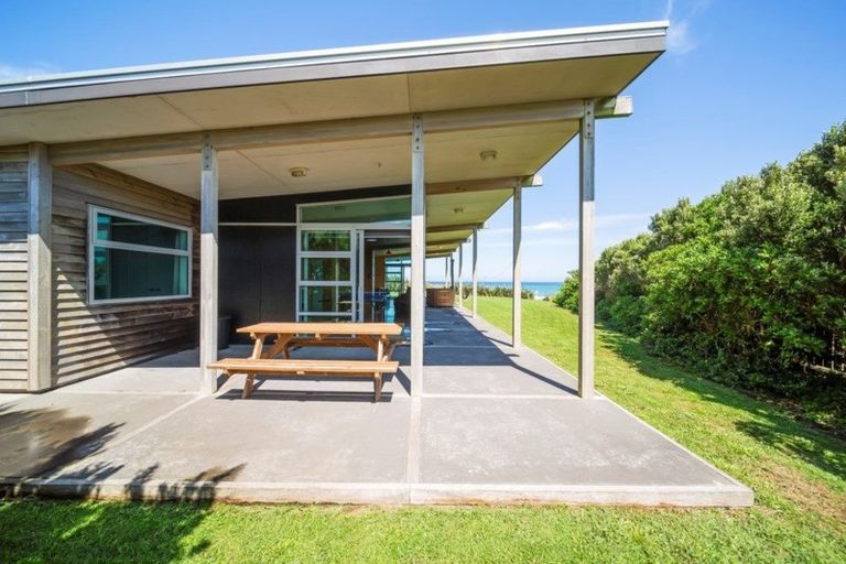 Photo of property in 292 Tai Road, Opunake, 4681