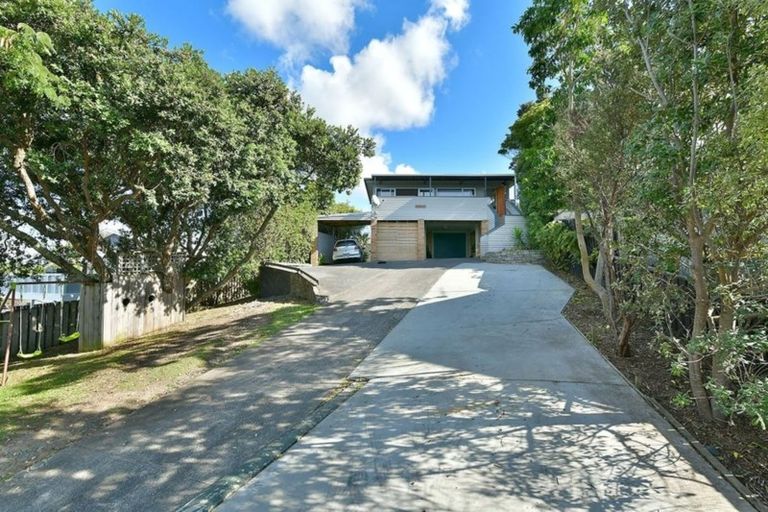 Photo of property in 3 Red Beach Road, Red Beach, 0932