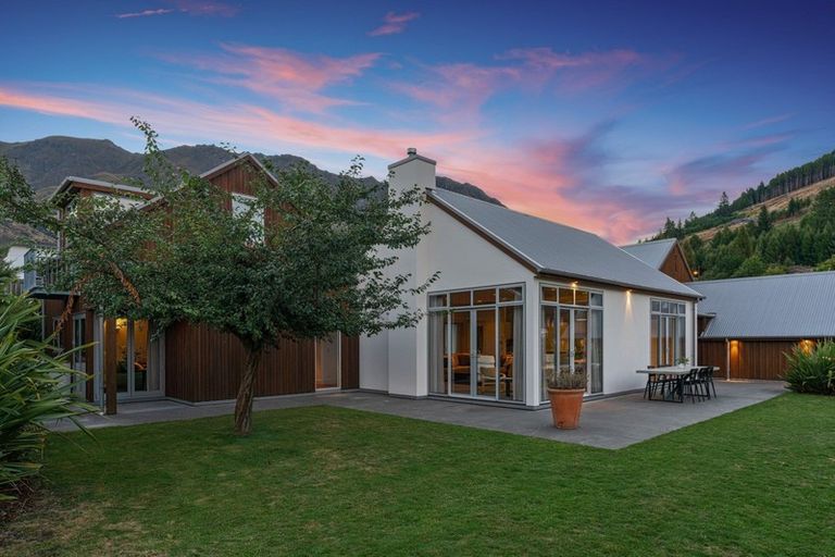 Photo of property in 16 Atley Road, Arthurs Point, Queenstown, 9371