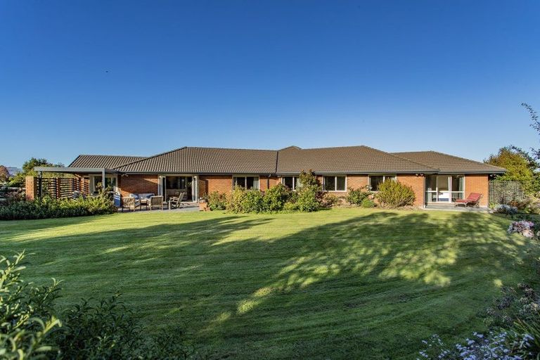 Photo of property in 20 Teviotview Place, Amberley, 7410