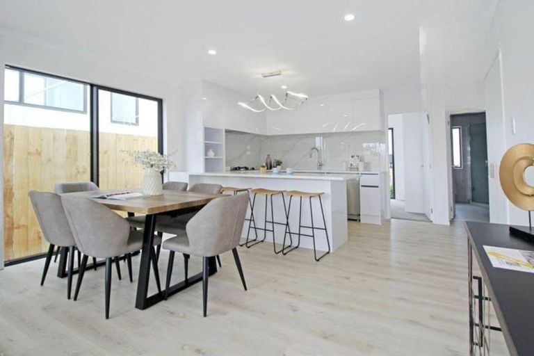 Photo of property in 20e Hill Road, Papatoetoe, Auckland, 2025