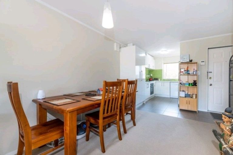 Photo of property in 25 Stephen Avenue, Henderson, Auckland, 0610