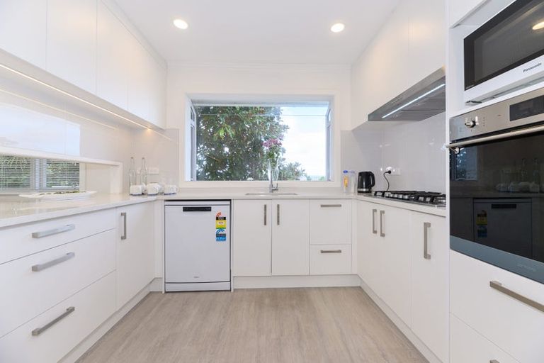 Photo of property in 52 Don Buck Road, Massey, Auckland, 0614