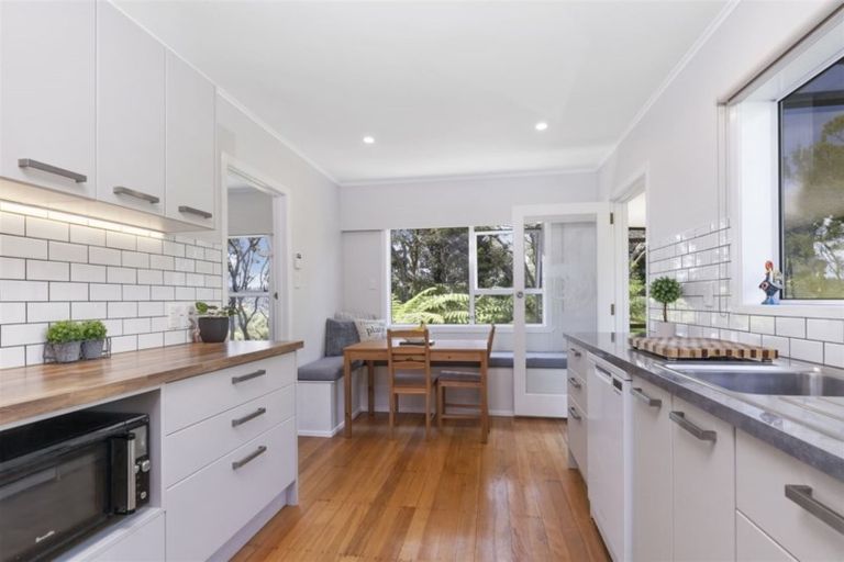 Photo of property in 41 Valley View Road, Glenfield, Auckland, 0629