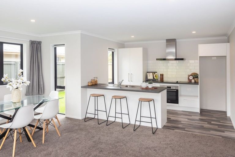 Photo of property in 7 Fairbairn Close, Halswell, Christchurch, 8025